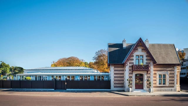 Boutique Pavillon des Princes glass venue for corporate retreats and weddings.