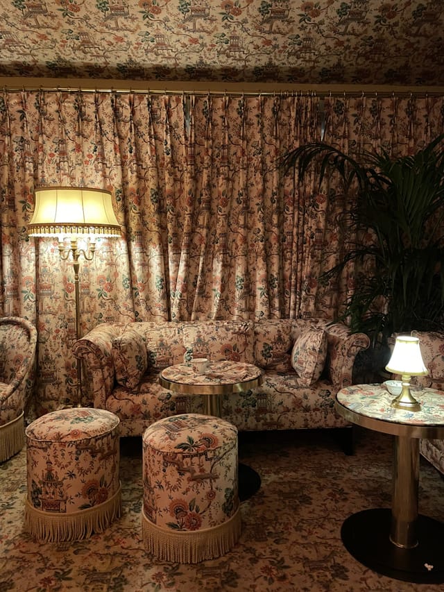 Le Marta à l'Hôtel Fouquet's Paris : Un Boudoir Festif et Énigmatique -  Fresh Mag Paris