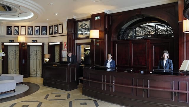 Library Lounge at Hotel Pont Royal: elegant setting for corporate events and executive meetings.