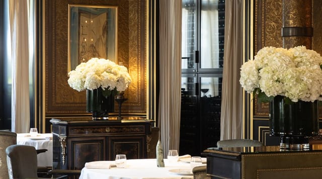 Le Gabriel dining room with opulent decor, perfect for high-end corporate dinners and board meetings.