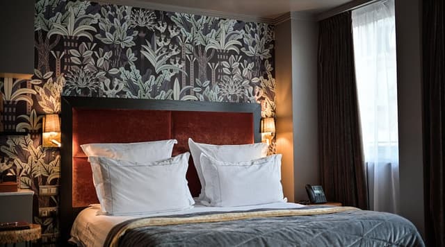 Suites & Rooms