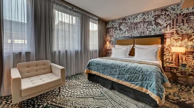 Suites & Rooms
