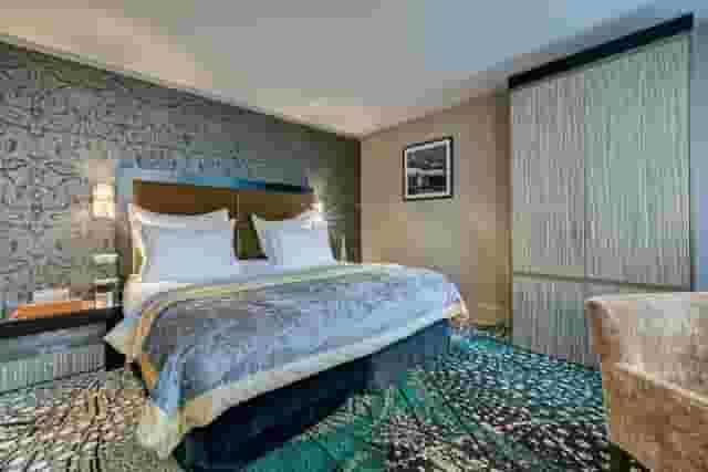Suites & Rooms