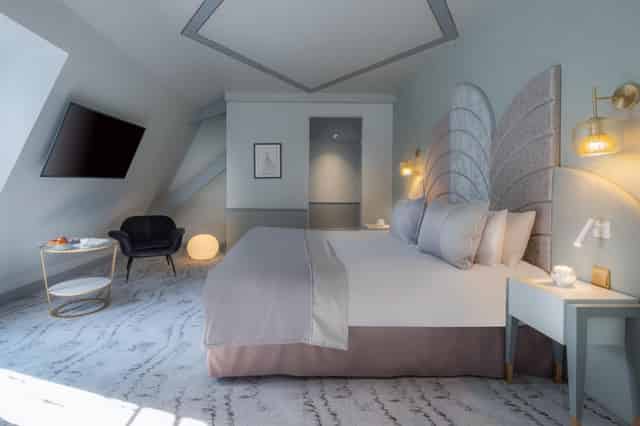 Suites & Rooms
