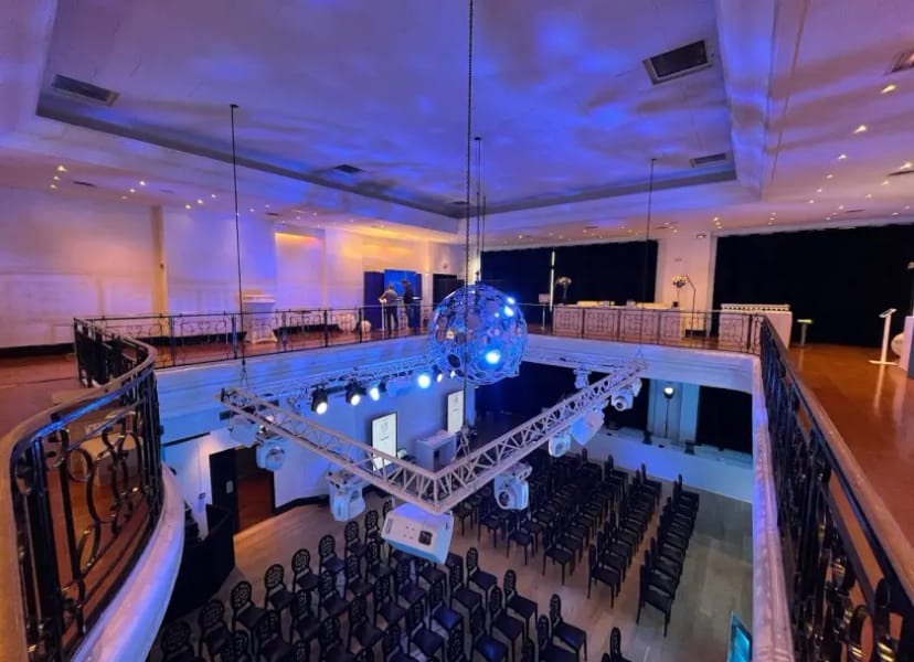 Wagram Pavillon theater-style event space with rigging truss for corporate presentations and events.