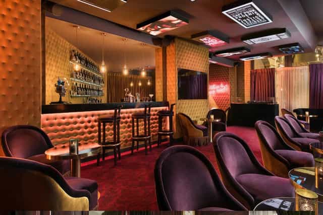 Lounge Bar at Hôtel R de Paris with velvet decor, ideal for cocktail receptions and VIP events.