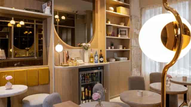 Modern VIP lounge bar at Hôtel Beige for executive networking and private corporate events.