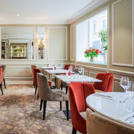 Private dining room at Hôtel Beige with elegant seating for VIP events and boardroom meetings.