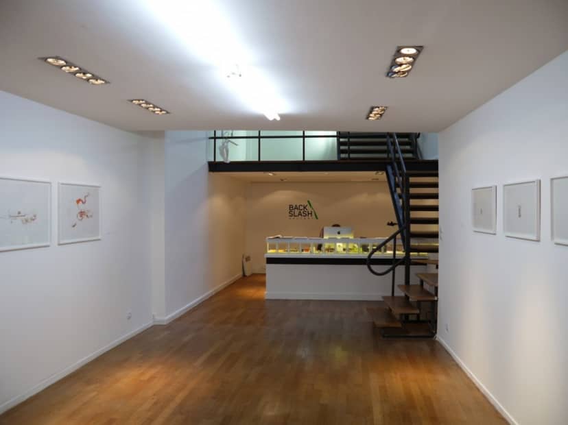 Minimalist gallery space for intimate receptions and pop-up brand activation events.