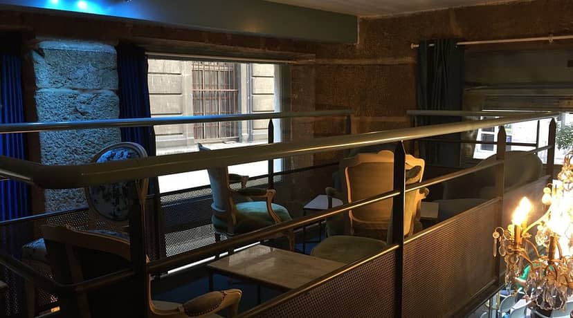 Skybar Lyon intimate breakout area for VIP networking and corporate event discussions.