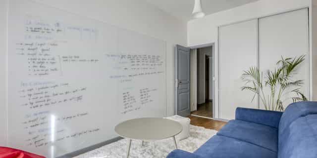 Modern breakout room with whiteboards and lounge seating for corporate workshops and team meetings.