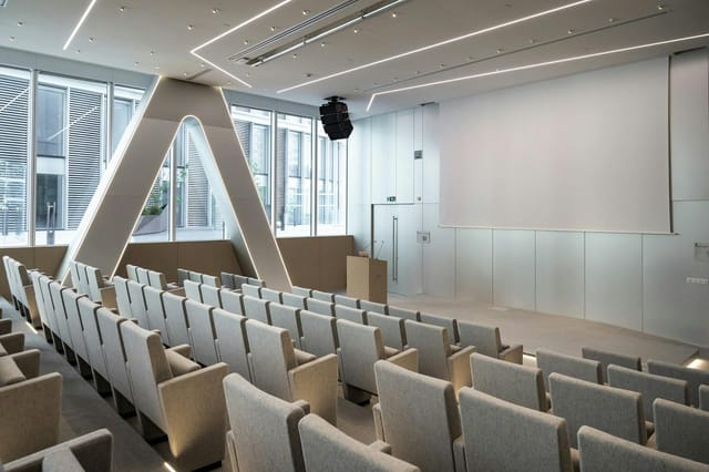 Modern auditorium at Wellio Lyon Part-Dieu with tiered seating for corporate events and seminars.