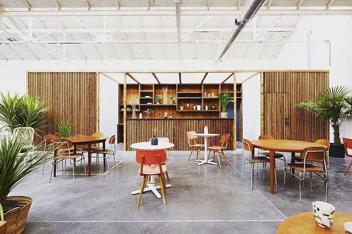 Industrial-chic Espace Photo venue with wood accents, perfect for networking and workshops.