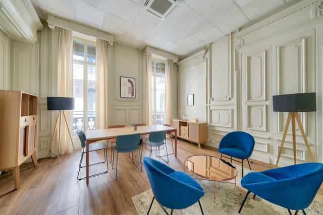 Marine in Cocoon Terreaux: Hybrid breakout room with conference and lounge seating for events.