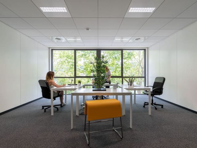 U-shaped boardroom at Focus Coworking, ideal for productive corporate meetings and workshops.