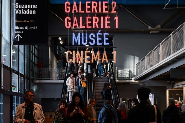 Suspended signage in Centre Pompidou Cinema 1, perfect for event venue wayfinding and guest flow.