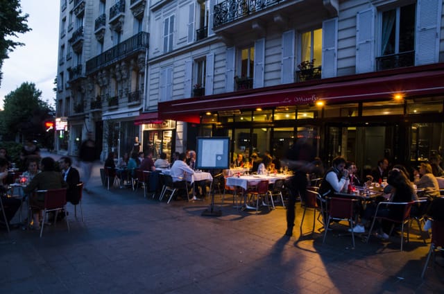 Vibrant outdoor cafe in Le Marly, perfect for networking events and social gatherings.
