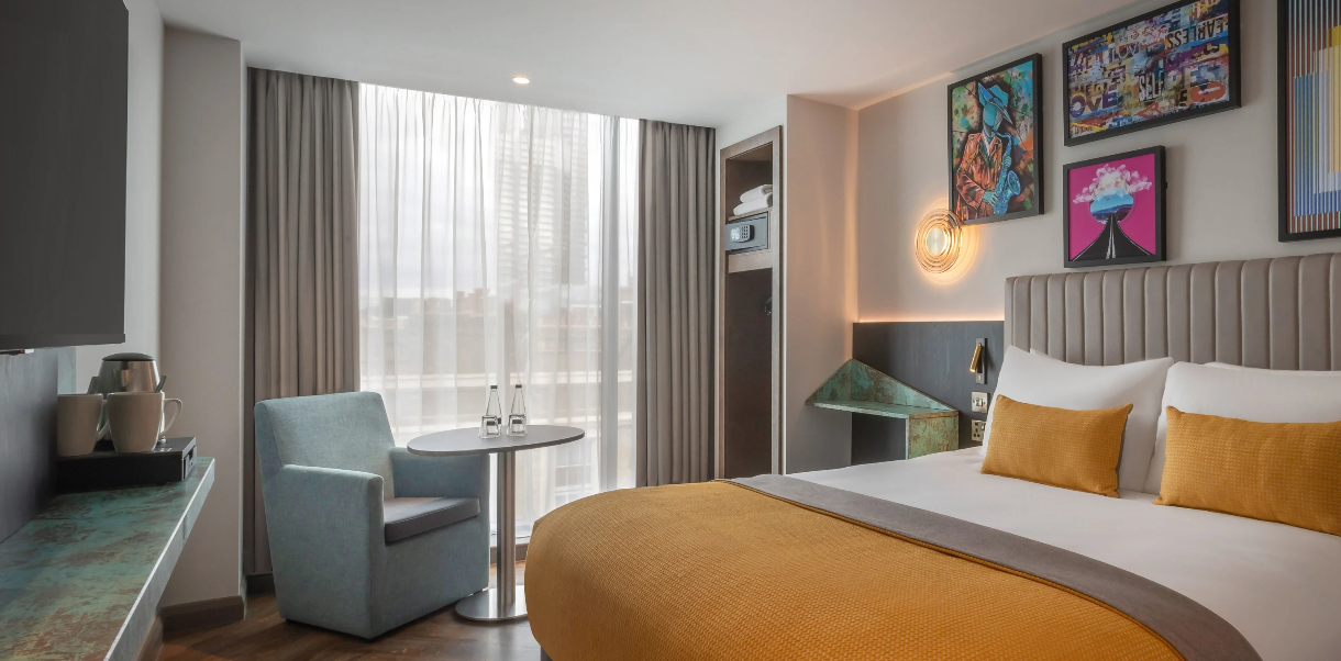 Modern hotel bedroom in Maldron Hotel Shoreditch, ideal for business travelers and meetings.