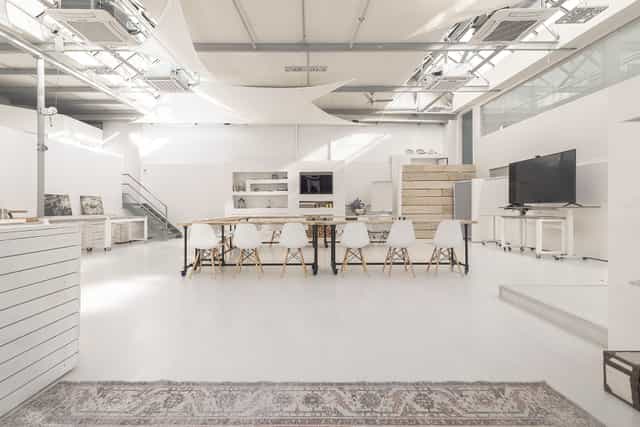 Industrial WhiteLoft Düsseldorf event venue for creative workshops and collaborative sessions.