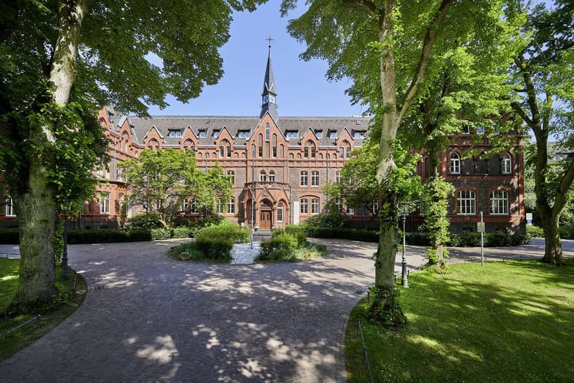 Katharina Bube conference room, historic Hotel MutterHaus Düsseldorf for executive board meetings.