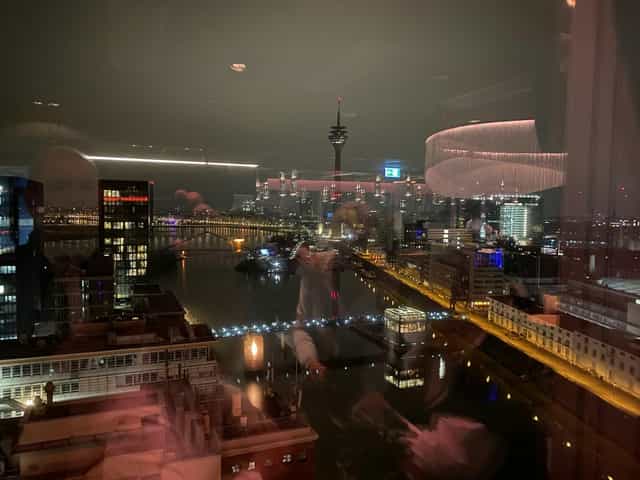 THE VIEW - >B D (Berni)</a>