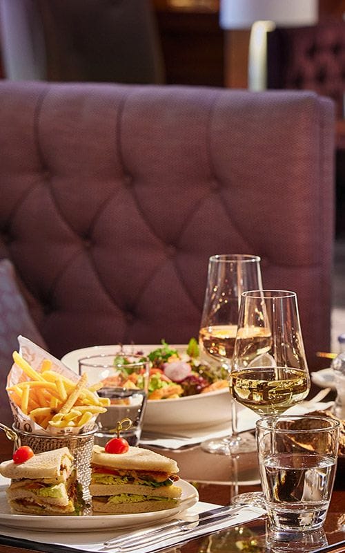 Lobby Lounge networking dinner at Breidenbacher Hof with elegant tufted banquette seating.