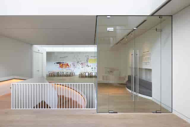 Palast Studio minimalist breakout area for creative workshops and corporate events.