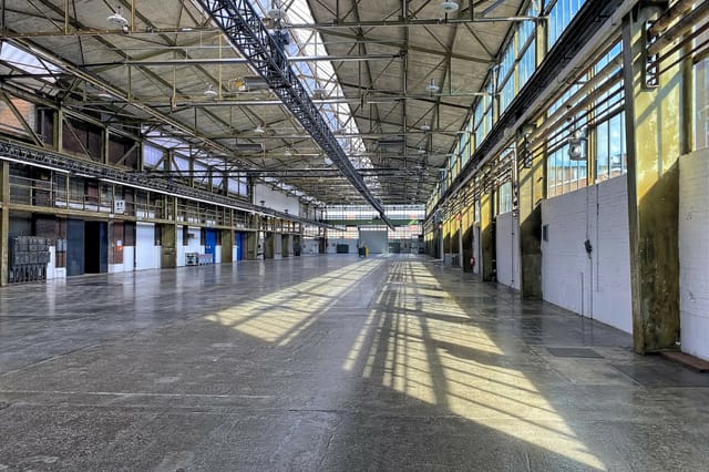 Federnfabrik industrial venue at Areal Böhler for trade shows and creative events.
