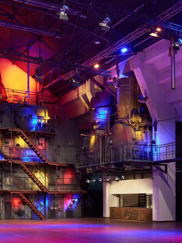 Glühofenhalle Areal Böhler: Industrial chic corporate event venue with dramatic architectural lighting.
