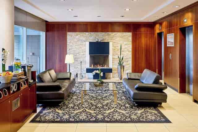 Lounge area in Courtyard Duesseldorf Hafen for networking and corporate breakout events.