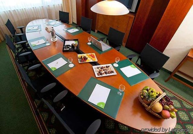 Boardroom at Courtyard Duesseldorf Hafen for executive meetings and corporate events.