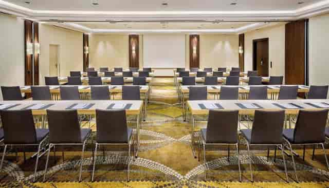 Classroom-style training room at Courtyard Duesseldorf Seestern for professional corporate events.