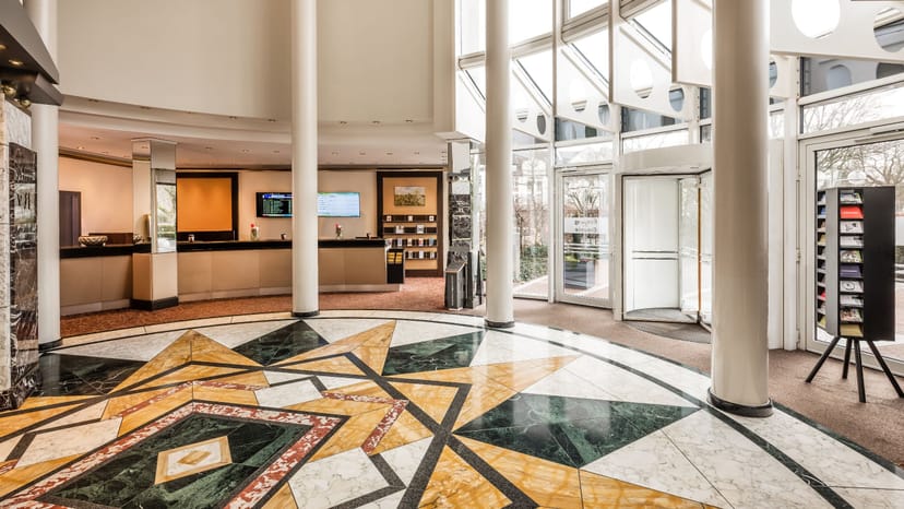 Spacious Lindner Hotel Düsseldorf lobby, ideal for conference registration and event flow.