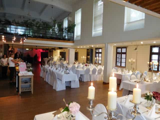 Elegant Schlossallee 1 event venue, high ceilings, wedding and corporate gala banquet hall.