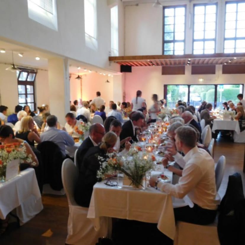 Banquet hall at Schlossallee 1 with long-table seating for events and conferences.