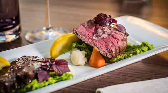 Seared steak entrée at Restaurant Otto, Sheraton Düsseldorf: elevated banquet and VIP dining.
