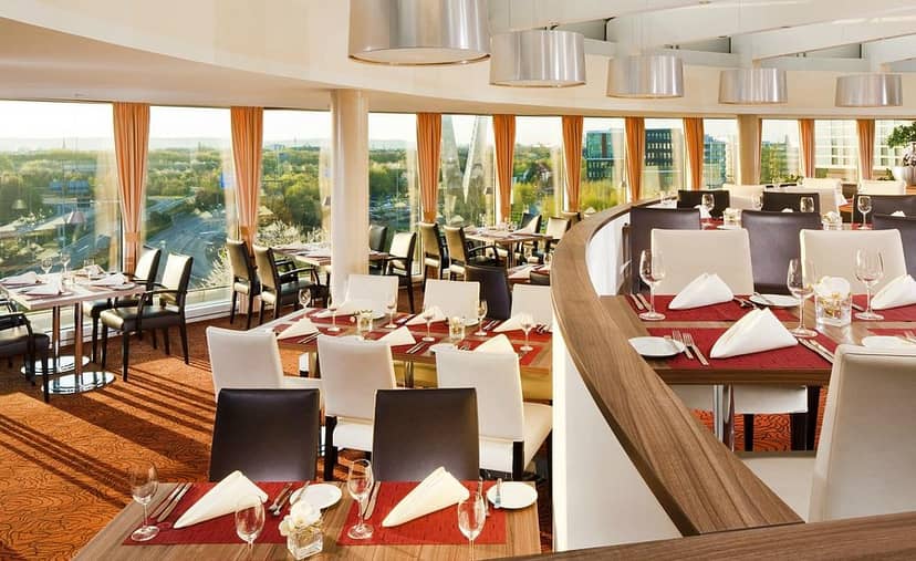 Restaurant Otto banquet room with panoramic views, ideal for corporate lunches and breakout sessions.