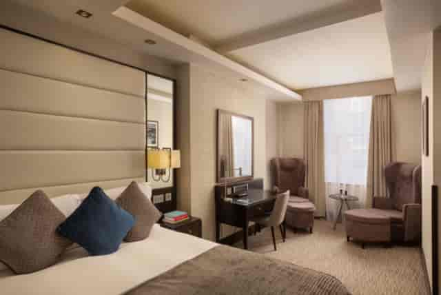 Stylish hotel room with comfortable seating for event professionals at Montcalm Brewery.