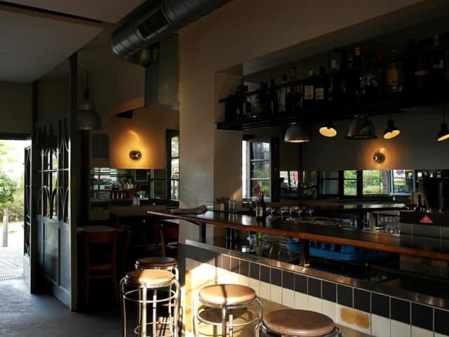 bar