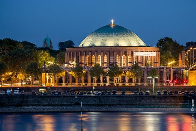 Saal Kuppel at Tonhalle Düsseldorf: architectural event venue for high-profile evening receptions.