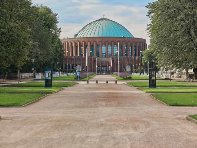 Saal Kuppel at Tonhalle Düsseldorf: Domed plenary hall for corporate events and brand activations.