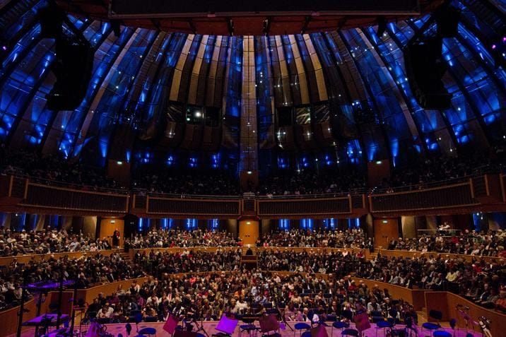 Mendelssohn-Saal at Tonhalle Düsseldorf: blue-lit auditorium for corporate events and conferences.