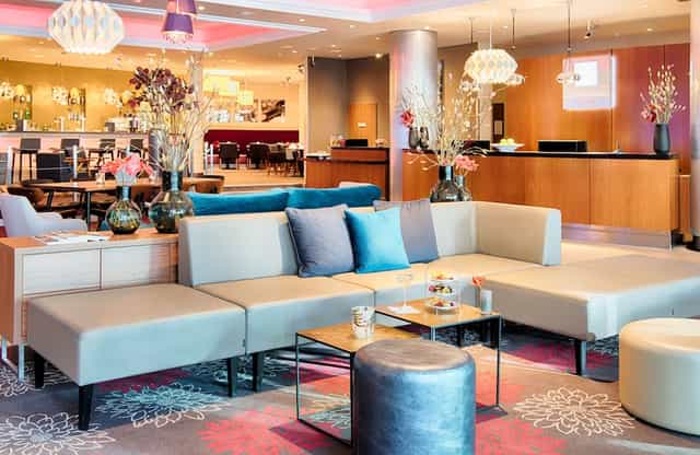 Leonardo Royal Hotel Dusseldorf lobby bar for networking and business conference meetings.