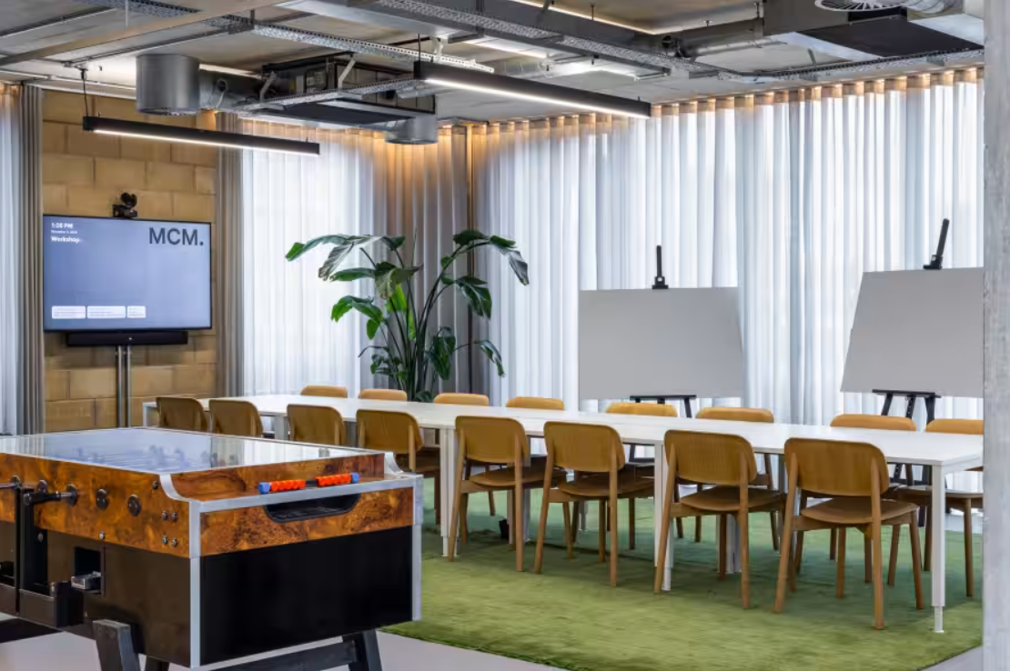 Modern conference room with long table, ideal for workshops and meetings.