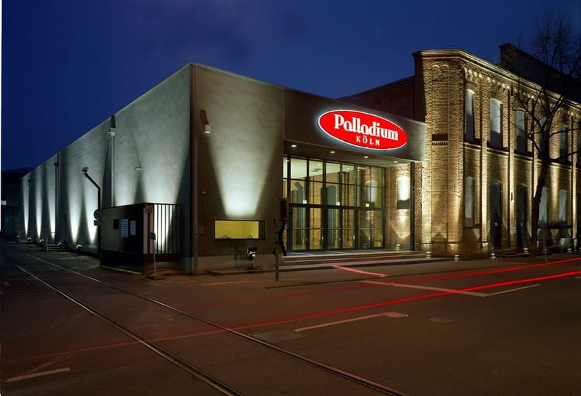 Industrial-chic foyer at Palladium Köln, perfect for large-scale corporate events and conferences.
