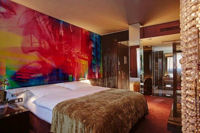 Luxury Kaminlounge at SAVOY Hotel Köln, elegant hotel suite for VIP events and branding functions.