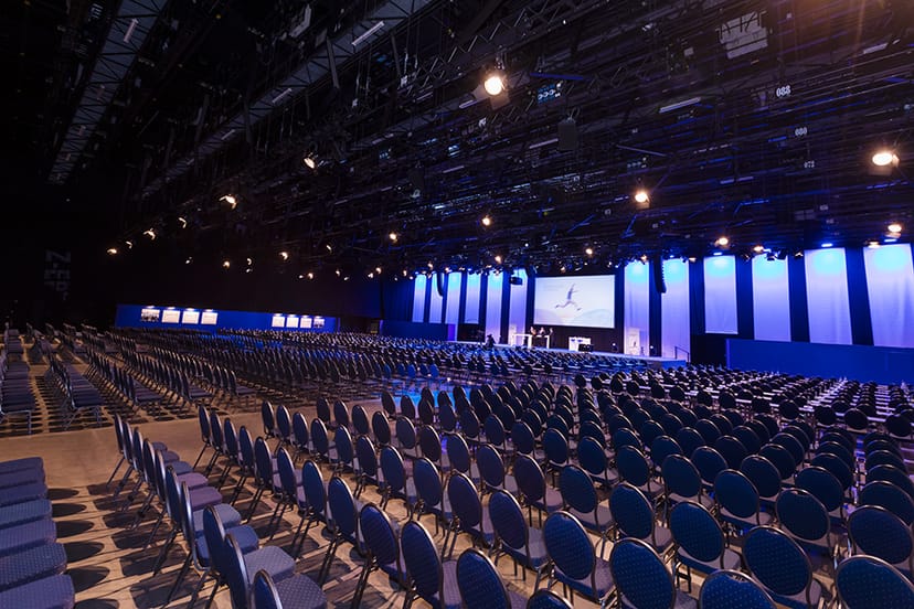 Hybrix theater-style plenary setup in MMC Studios for large-scale keynote events.