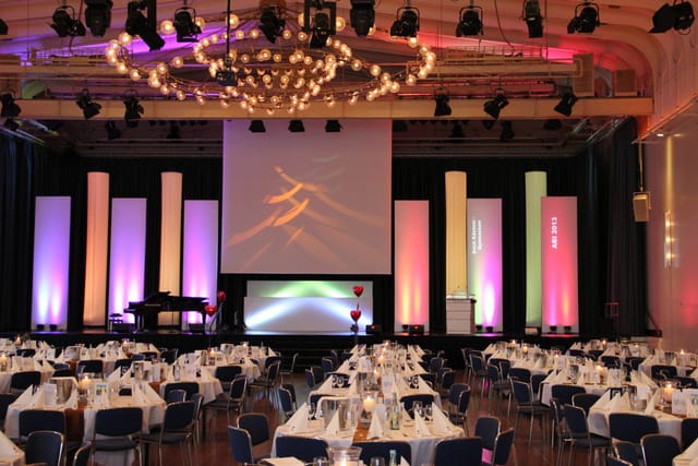 Weinkeller Gürzenich gala stage with chandelier for corporate events and awards ceremonies.