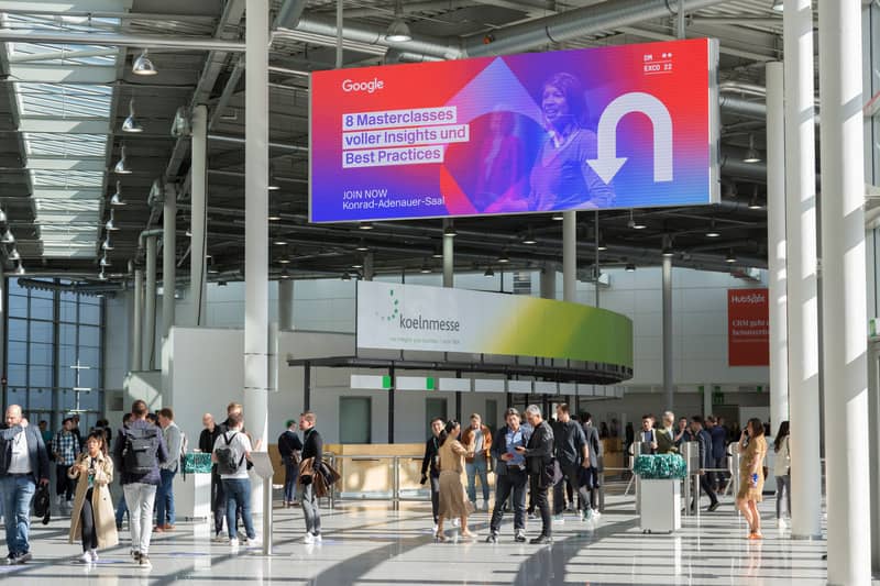 Digital signage at DMEXCO Koelnmesse Halle 8 for masterclass branding and event navigation.