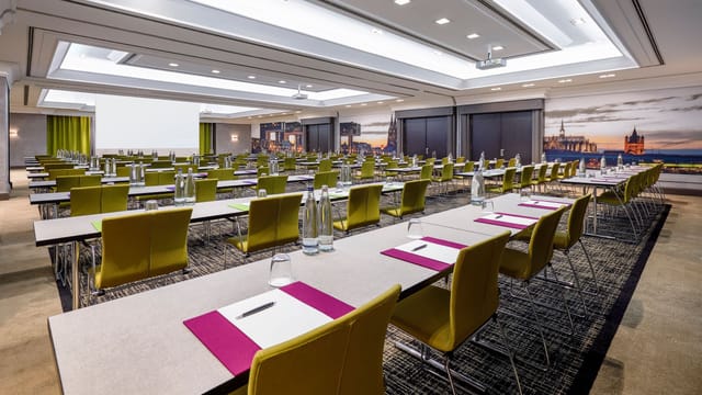 Classroom-style conference room at Lindner Hotel Köln for corporate training and seminars.